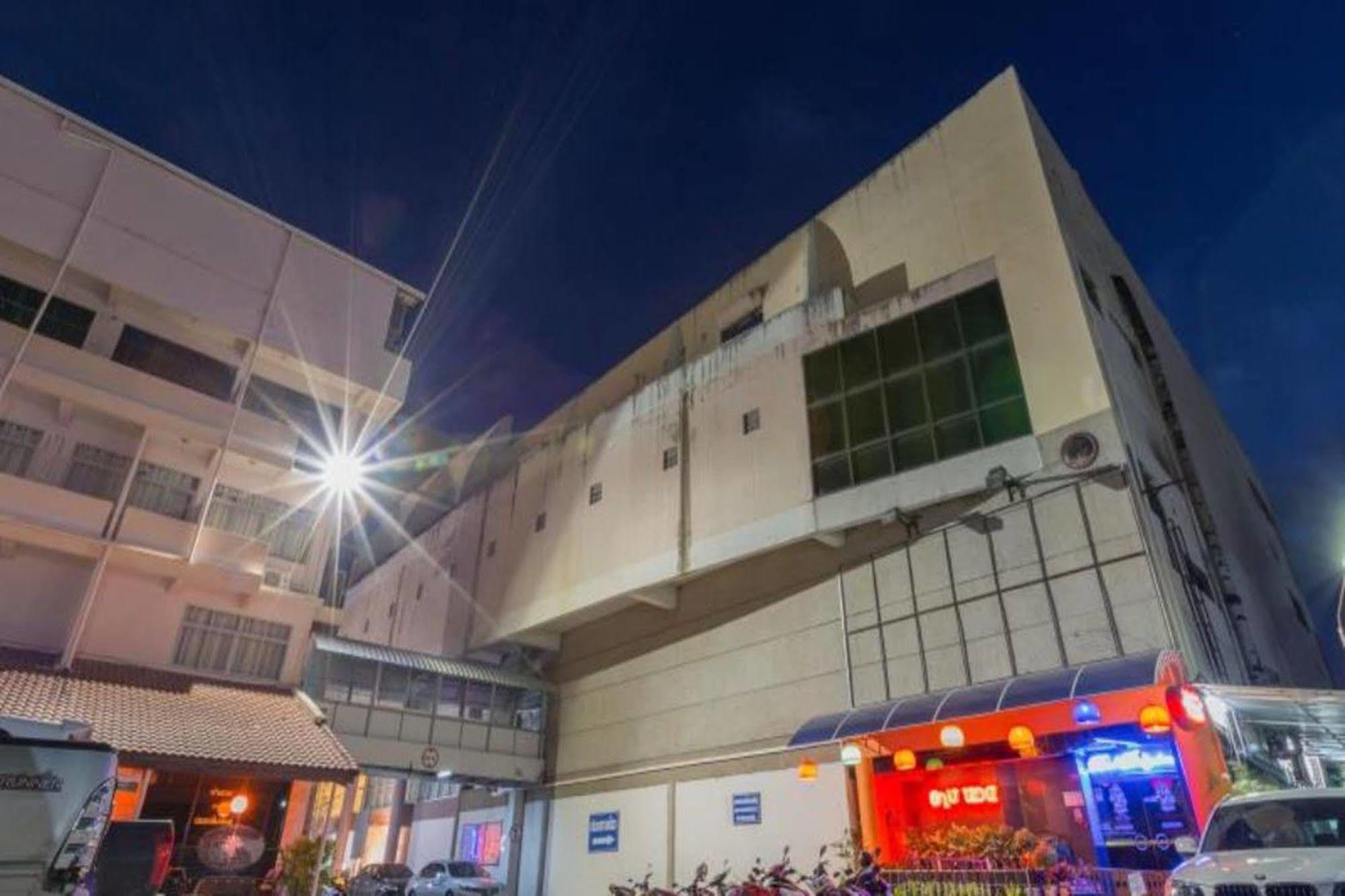 Korat Hotel - Sha Plus Nakhon Ratchasima Ngoại thất bức ảnh