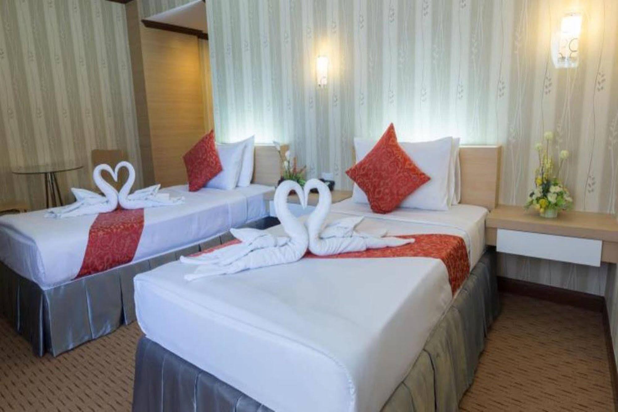 Korat Hotel - Sha Plus Nakhon Ratchasima Ngoại thất bức ảnh