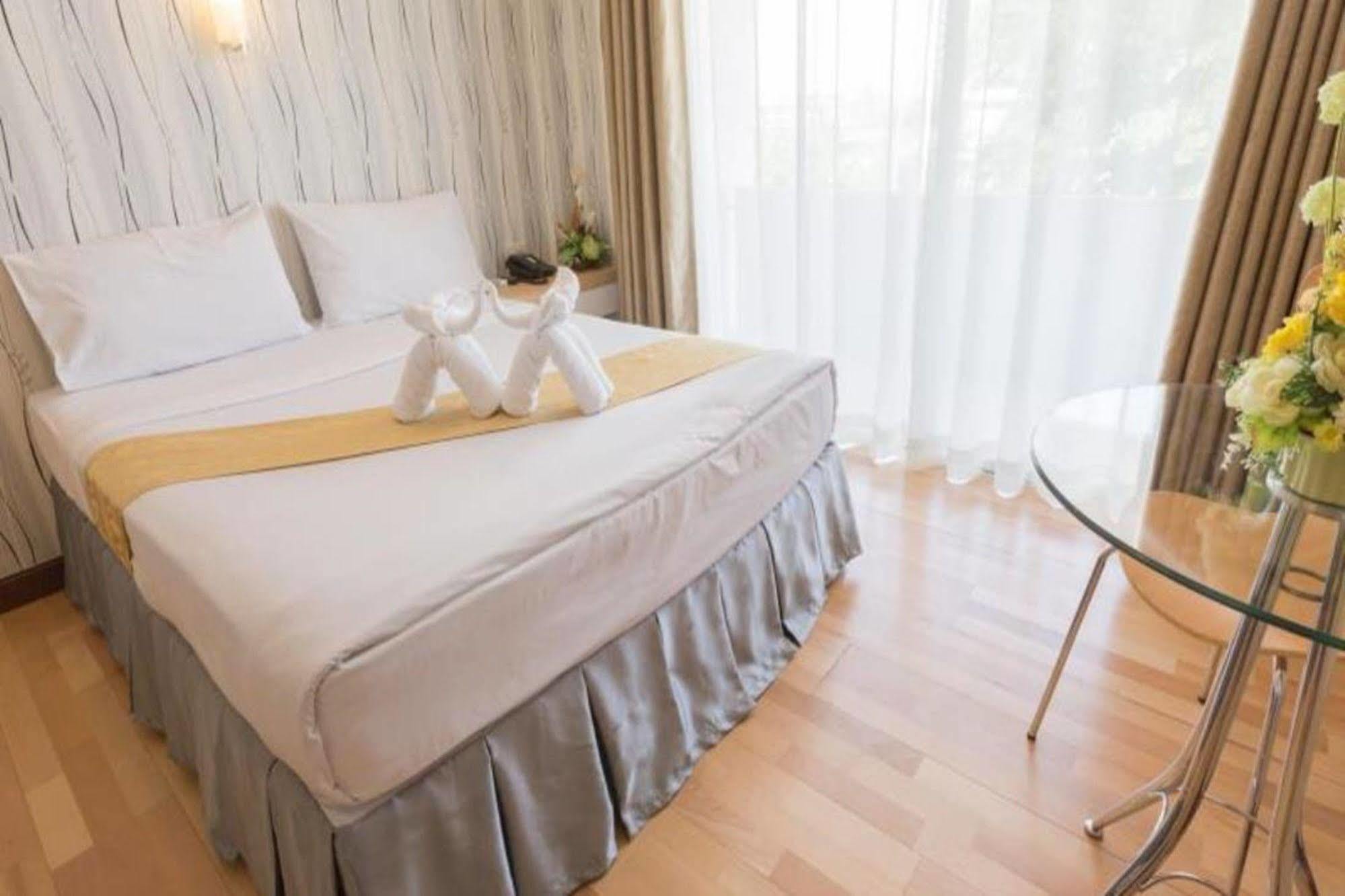 Korat Hotel - Sha Plus Nakhon Ratchasima Ngoại thất bức ảnh