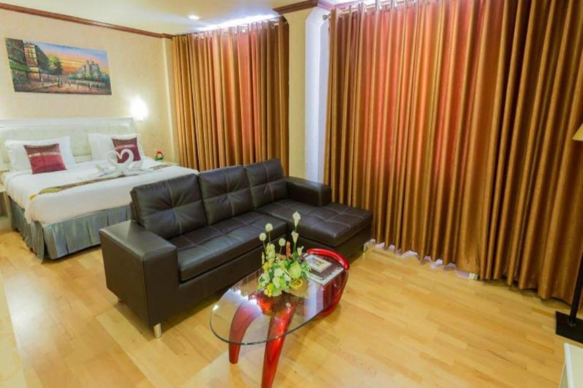 Korat Hotel - Sha Plus Nakhon Ratchasima Ngoại thất bức ảnh